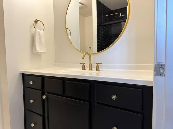 Vine City Home - Duplex - 3 Mins From Gwcc & Mercedes- Benz Stadium Atlanta Bagian luar foto